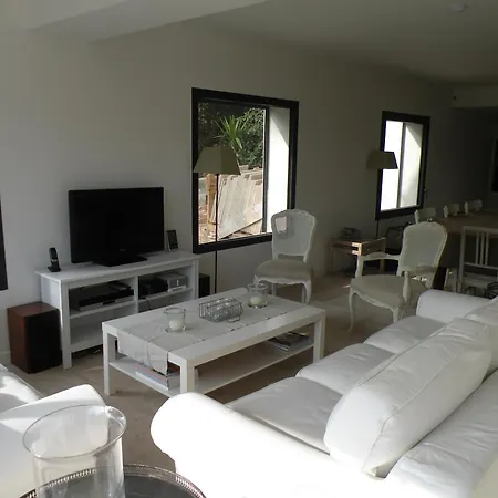 Mesomax - Vue & Piscine A Hyeres-carqueiranne *